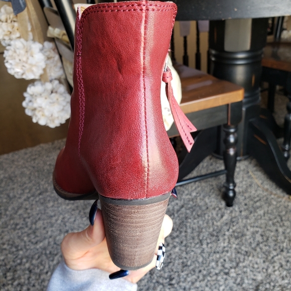 New! Frye & Co Allister Zip Bootie Cherry size 6 - Picture 5 of 15